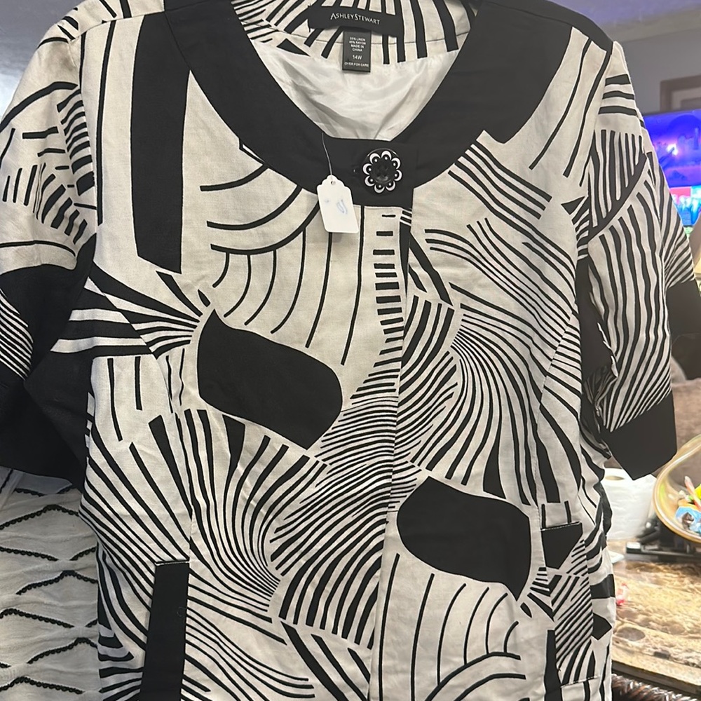 Ashley Stewart black and white size 14w